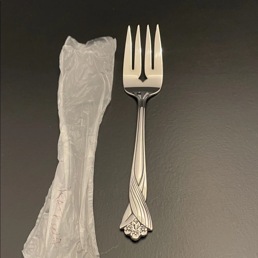 Oneida New KATRINA Elegant Silver Serving Fork